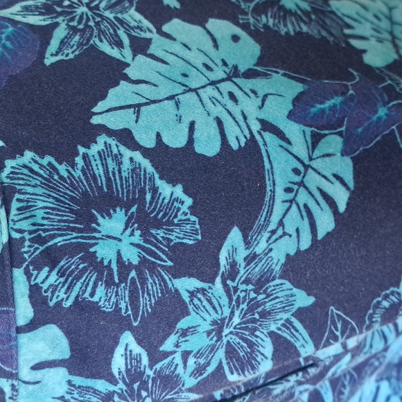 Hawaiian print cropped pants in size 12 with a length of 33 inches. - Picture 2 of 4